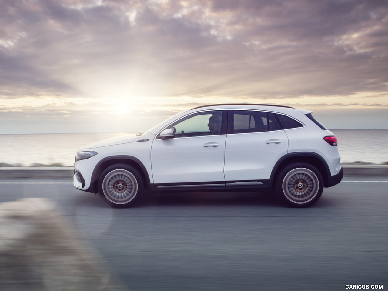 경쟁 모델 비교 이미지